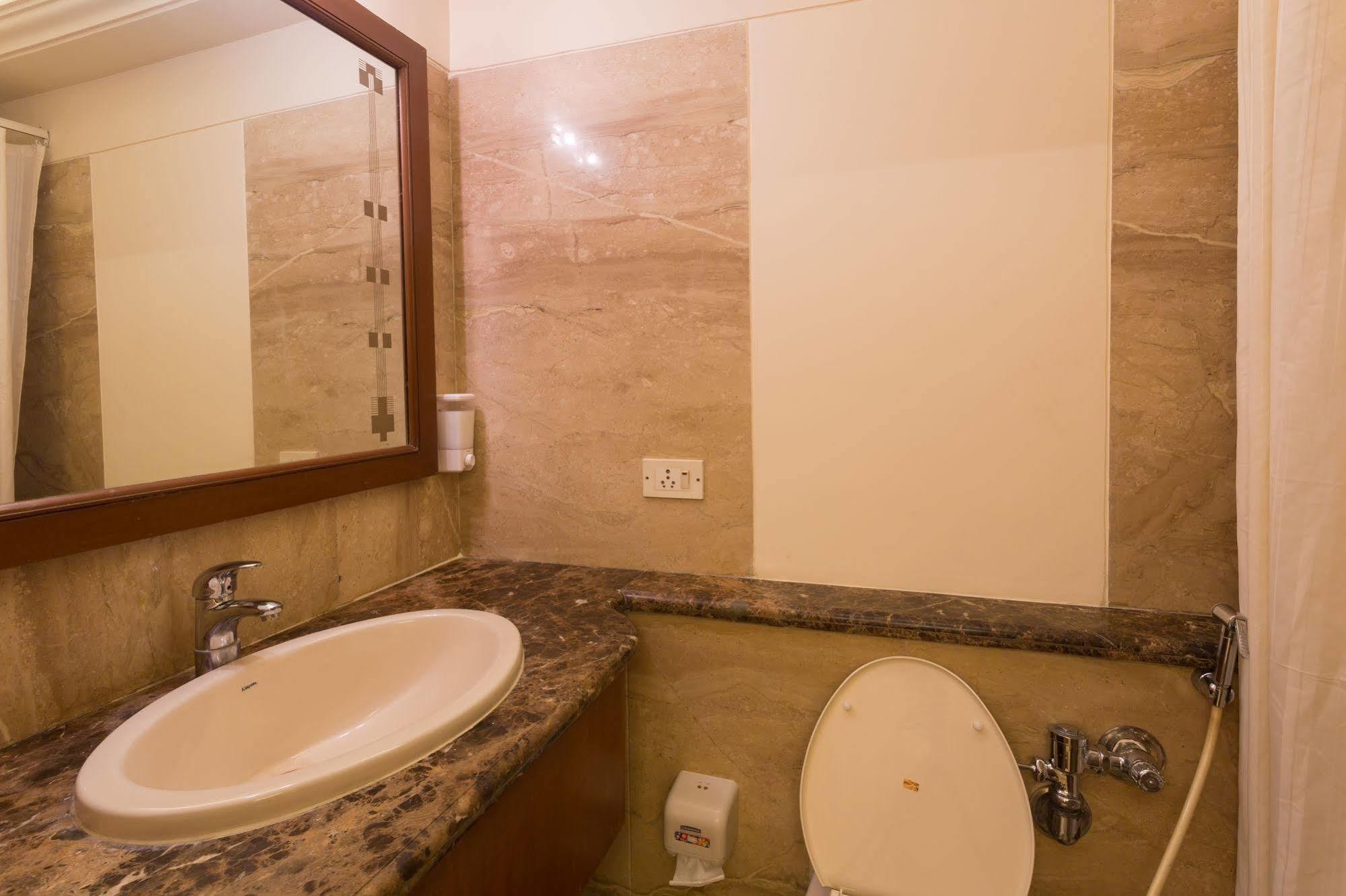 Thane Luaran gambar